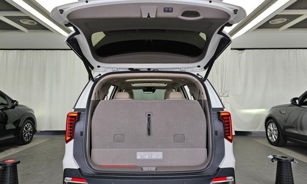 Kia Carnival 9-Seater Signature, 2025