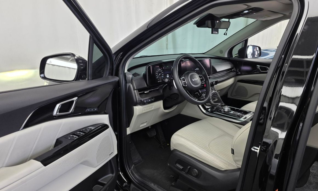 Kia Carnival 7-Seater Signature, 2022