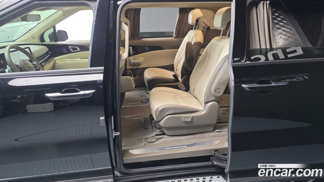 Kia Carnival 9-Seater Hi Limousine, 2024