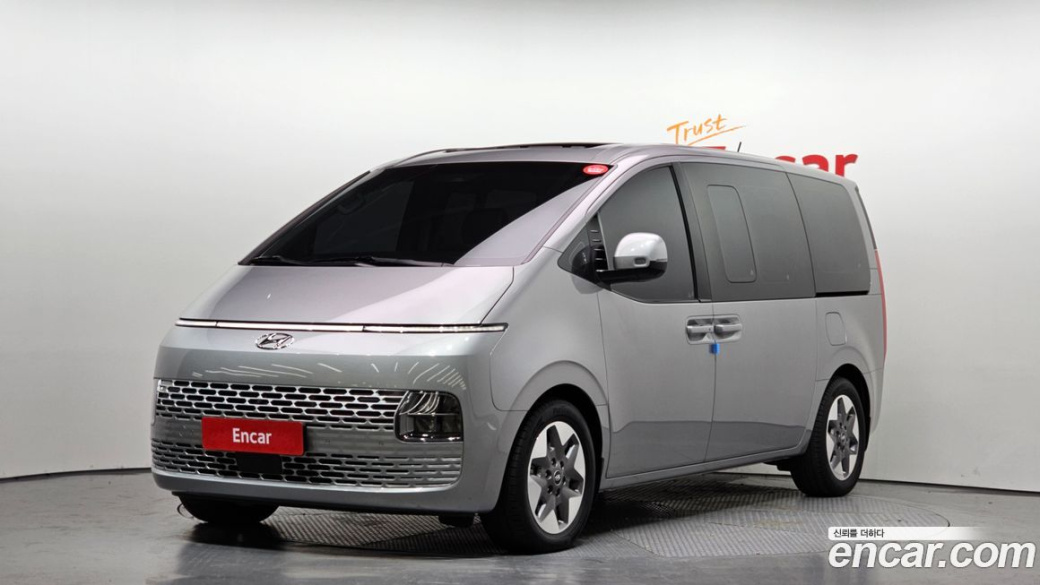 Hyundai Staria 4WD Tourer 9-Seater, 2023
