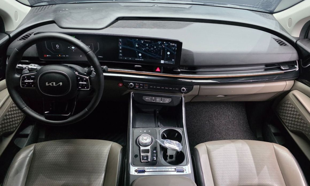 Kia Carnival 9-Seater Gravity, 2024