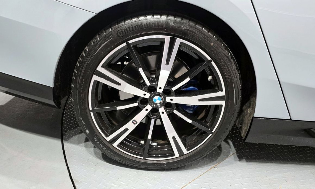 BMW 5-Series 530i xDrive M Sport, 2025