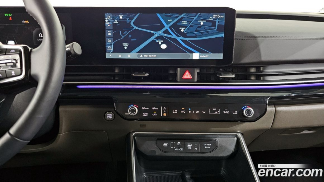 Kia Carnival 9-Seater Signature, 2024