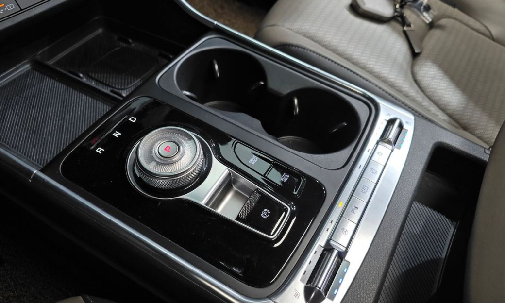 Kia Carnival 9-Seater Noblesse, 2024