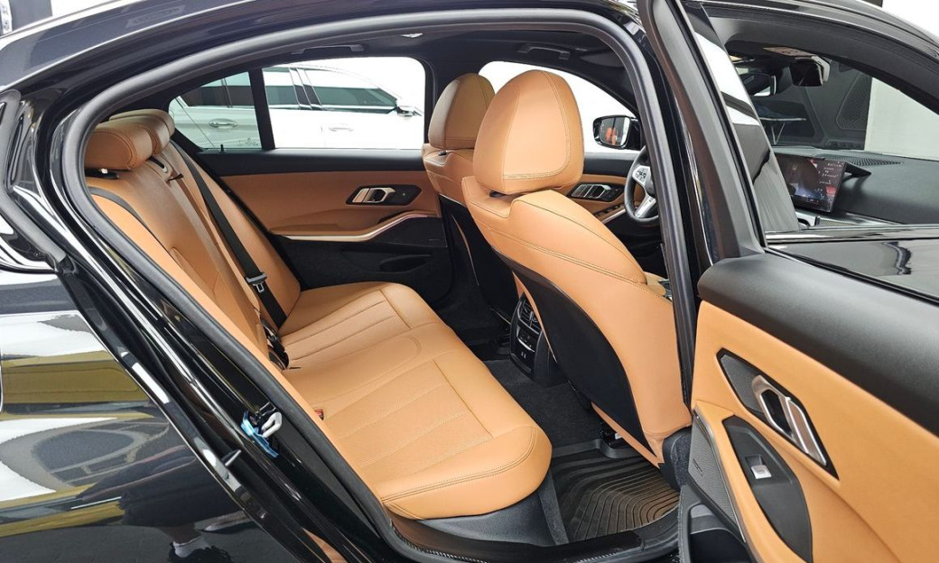 BMW 3-Series 320i M Sport, 2024