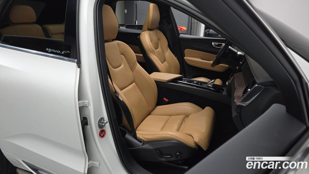 Volvo XC60 B5 Inscription, 2022