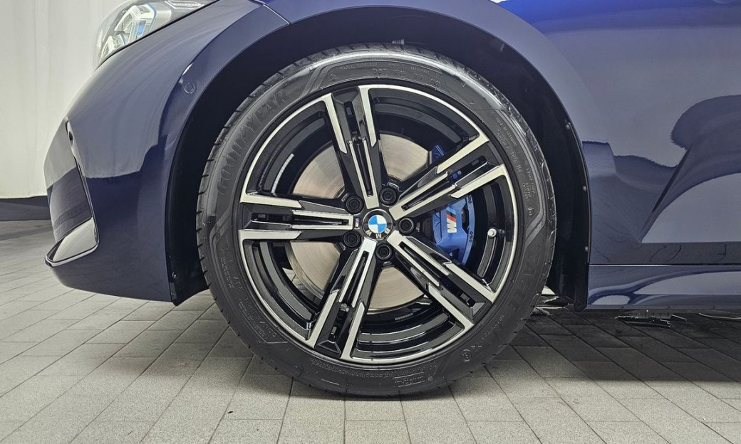 BMW 3-Series 320i M Sport, 2025