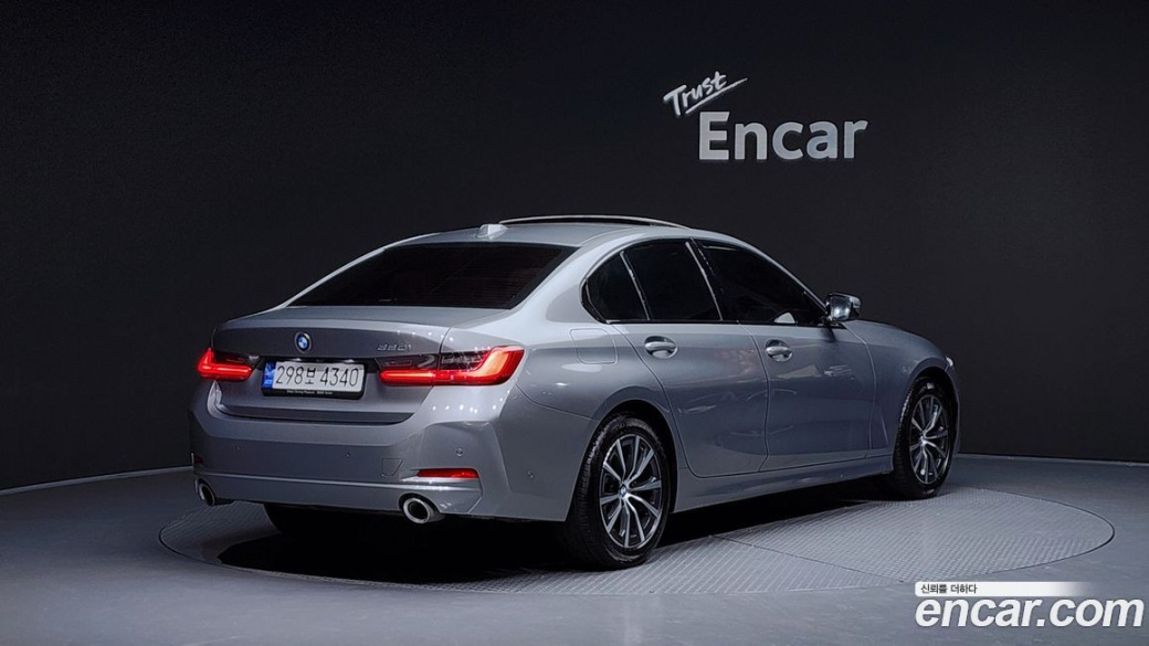 BMW 3-Series 320i, 2023
