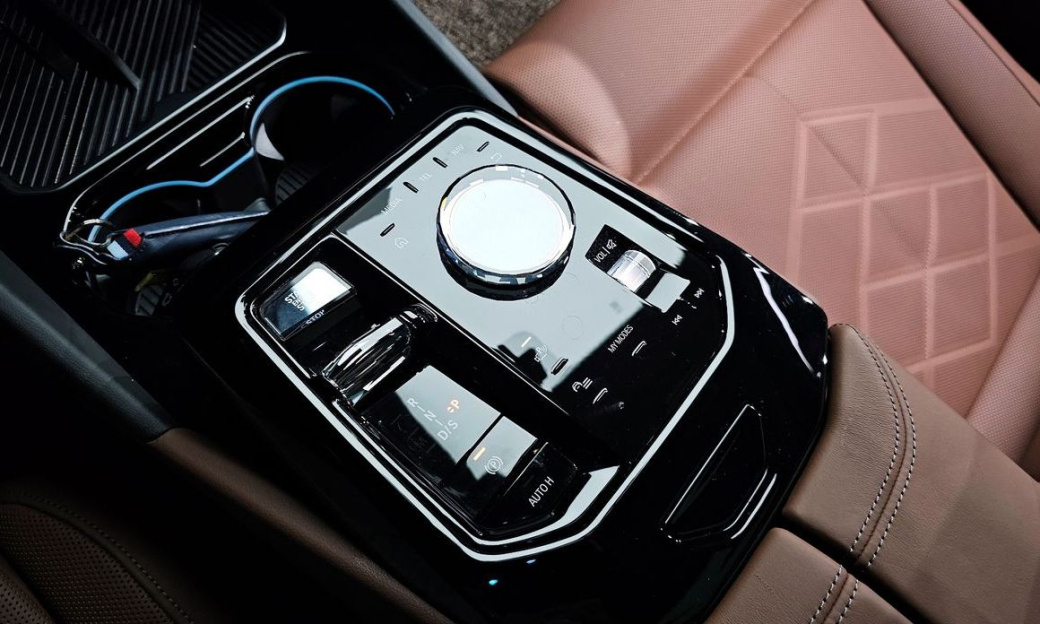 BMW 5-Series 530i xDrive, 2024