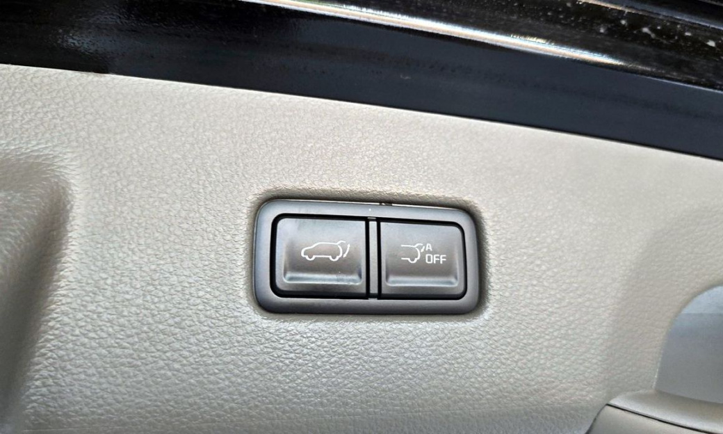 Kia Carnival 9-Seater Signature, 2025