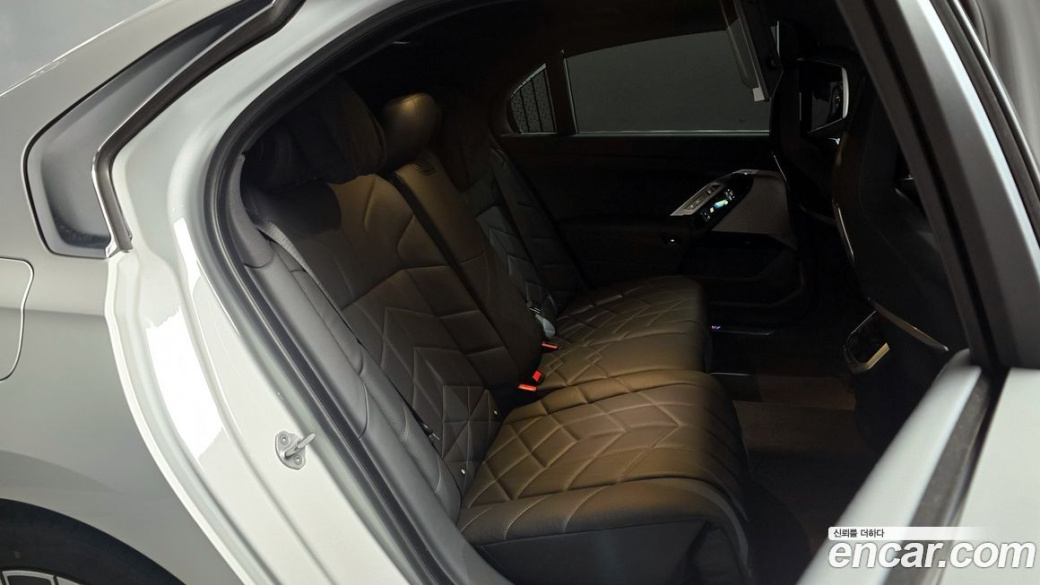 BMW 7-Series 740i xDrive M Sport, 2025