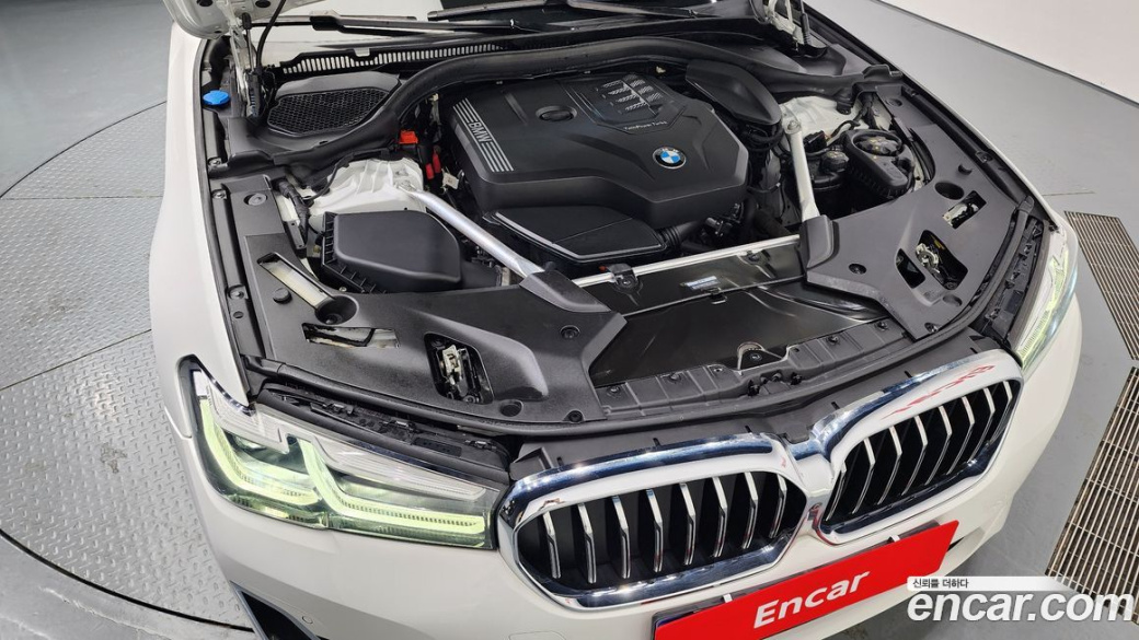 BMW 5-Series 530i xDrive Luxury, 2023