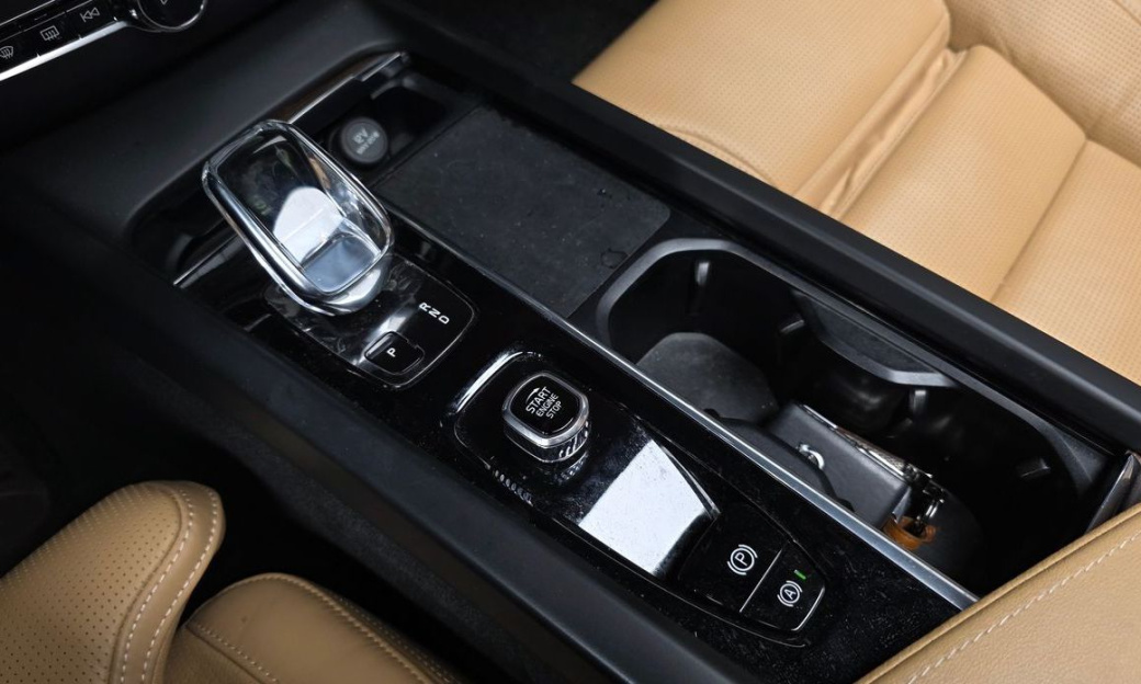 Volvo XC60 B5 Inscription, 2022