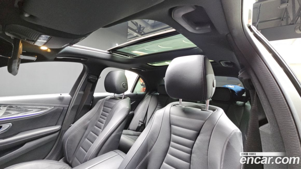 Mercedes-Benz E-Class E350 4MATIC AMG Line, 2023