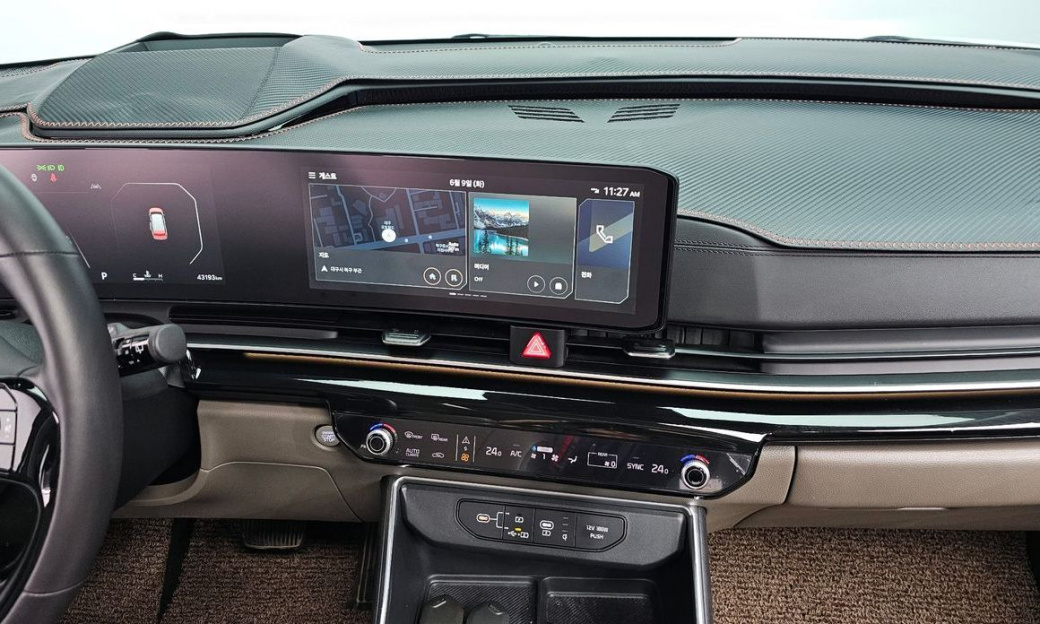 Kia Carnival 9-Seater Signature, 2025