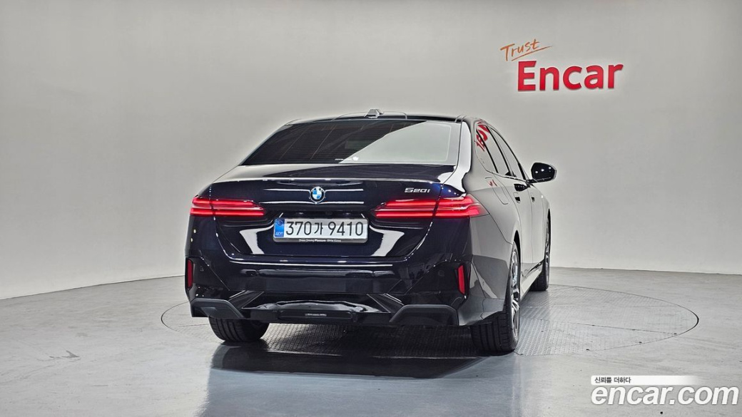 BMW 5-Series 520i M Sport, 2025