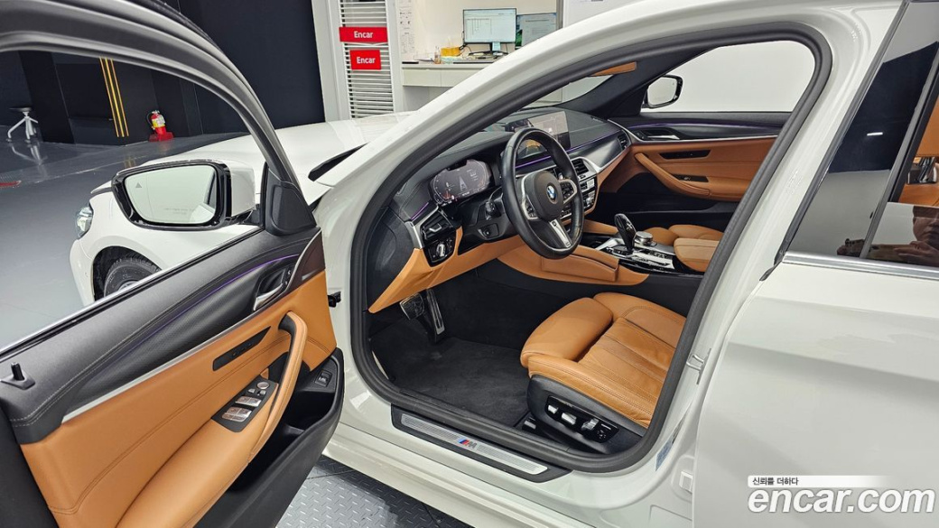 BMW 5-Series 520i M Sport, 2023