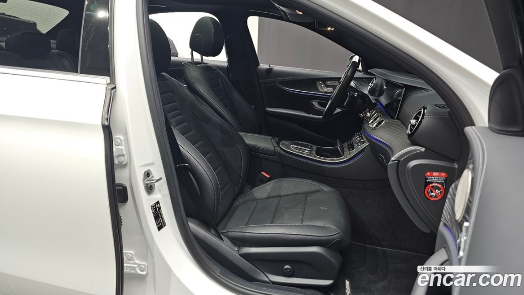 Mercedes-Benz E-Class E350 4MATIC AMG Line, 2022