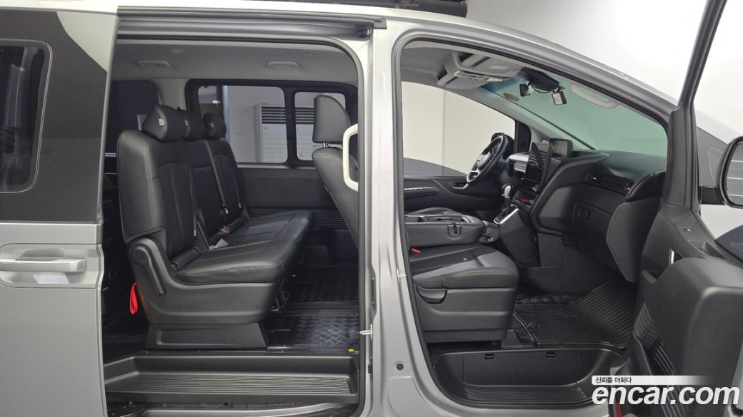 Hyundai Staria Tourer 9-Seater, 2025
