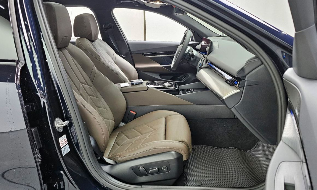 BMW 5-Series 520i M Sport, 2024