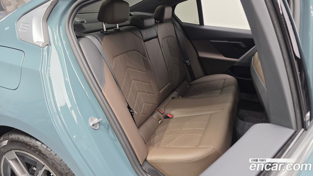 BMW 5-Series 520i, 2025