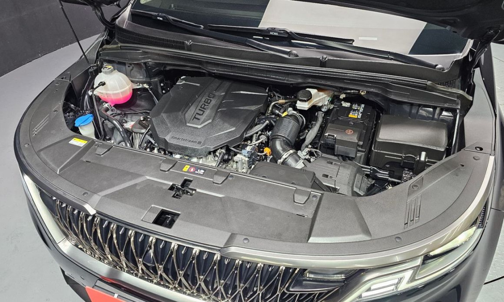 Kia Carnival 9-Seater Signature, 2023