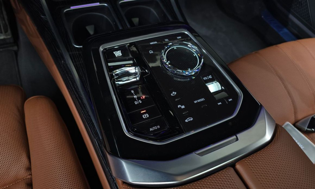 BMW 7-Series 740d xDrive M Sport, 2025