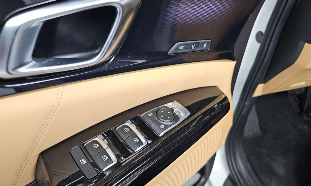 Kia Carnival 9-Seater Signature, 2023