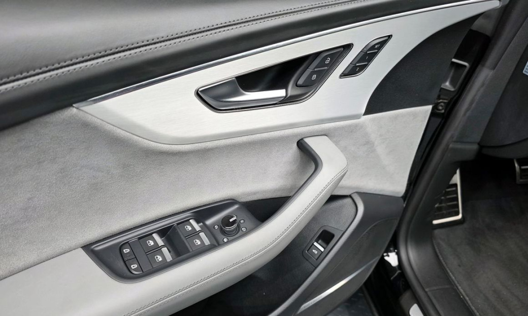 Audi Q8 55 TFSI Quattro Premium, 2023