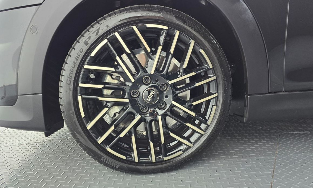 Mini Cooper Favoured, 2025