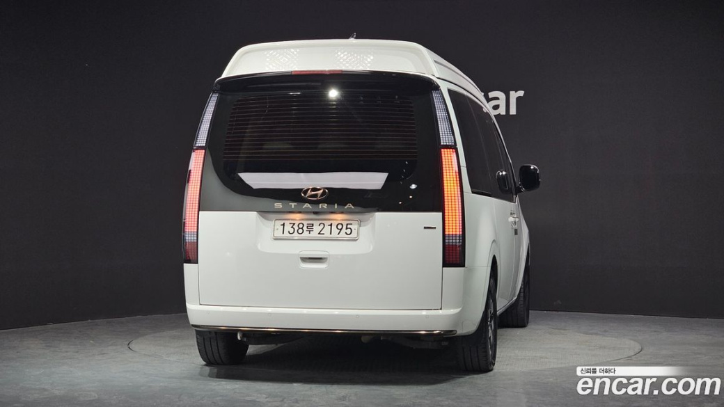 Hyundai Staria 4WD Lounge 9-Seater, 2023