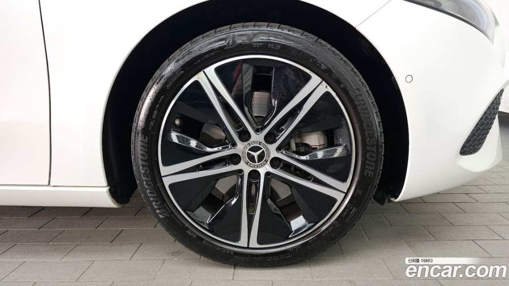 Mercedes-Benz A-Class A220 Sedan Online Special, 2024