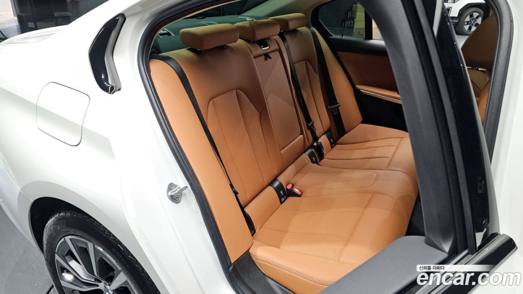 BMW 3-Series 320i, 2023