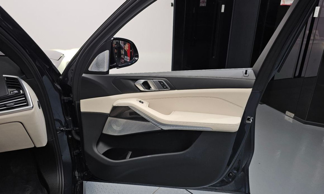 BMW X5 M50i, 2022