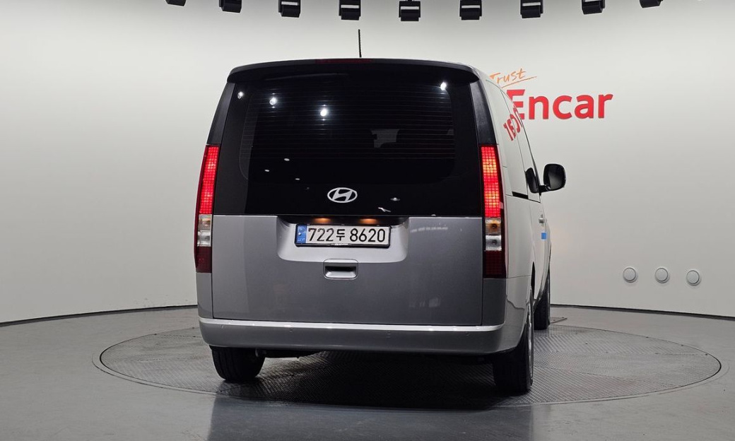 Hyundai Staria Tourer 11-Seater, 2025