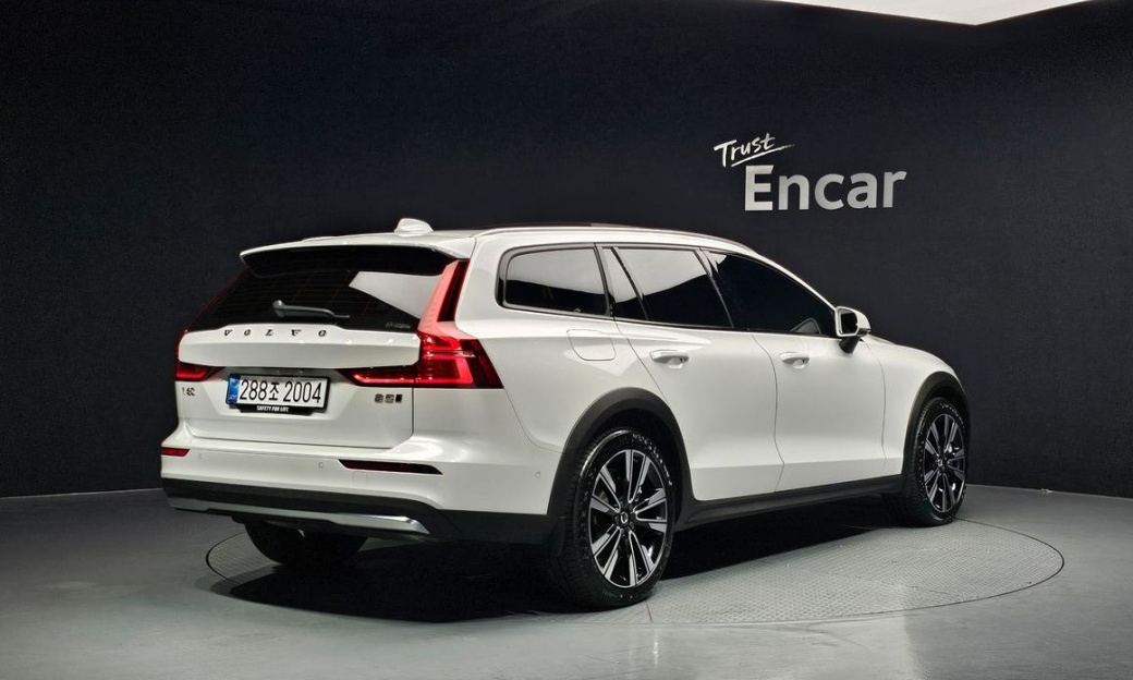 Volvo V60 B5 Ultra AWD, 2025