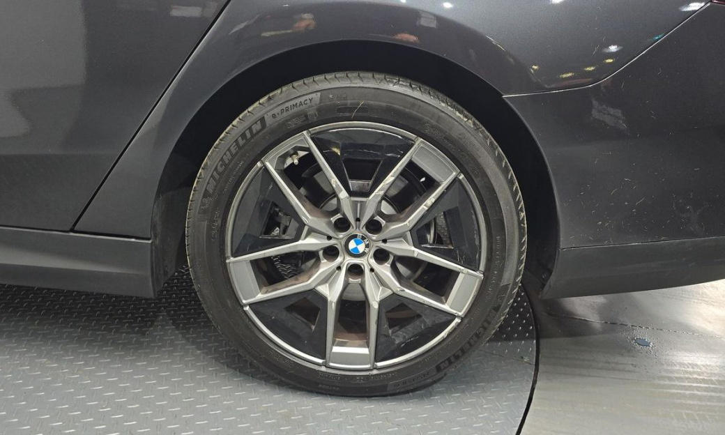 BMW 5-Series 520i, 2025