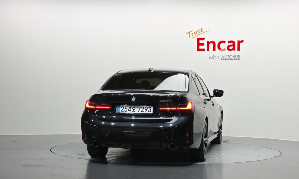 BMW 3-Series 320i M Sport, 2025