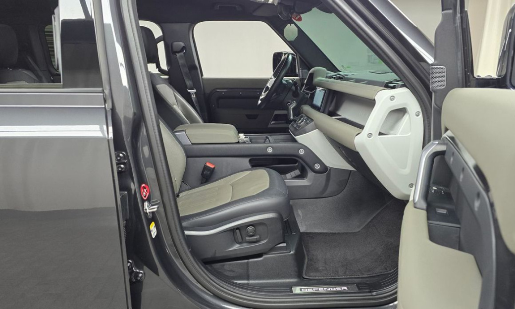 Land Rover Defender 110 P300 X-Dynamic SE, 2022