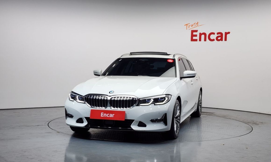 BMW 3-Series 320d Touring Luxury, 2022