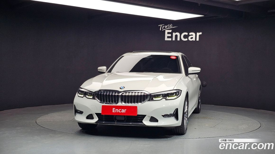 BMW 3-Series 320i Luxury, 2022