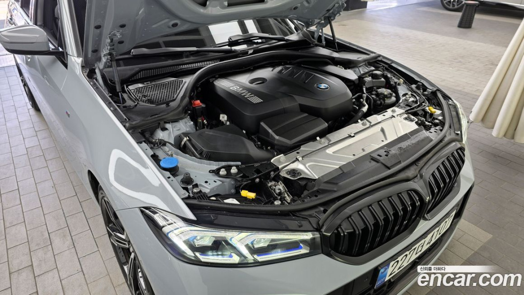 BMW 3-Series 320i M Sport, 2025