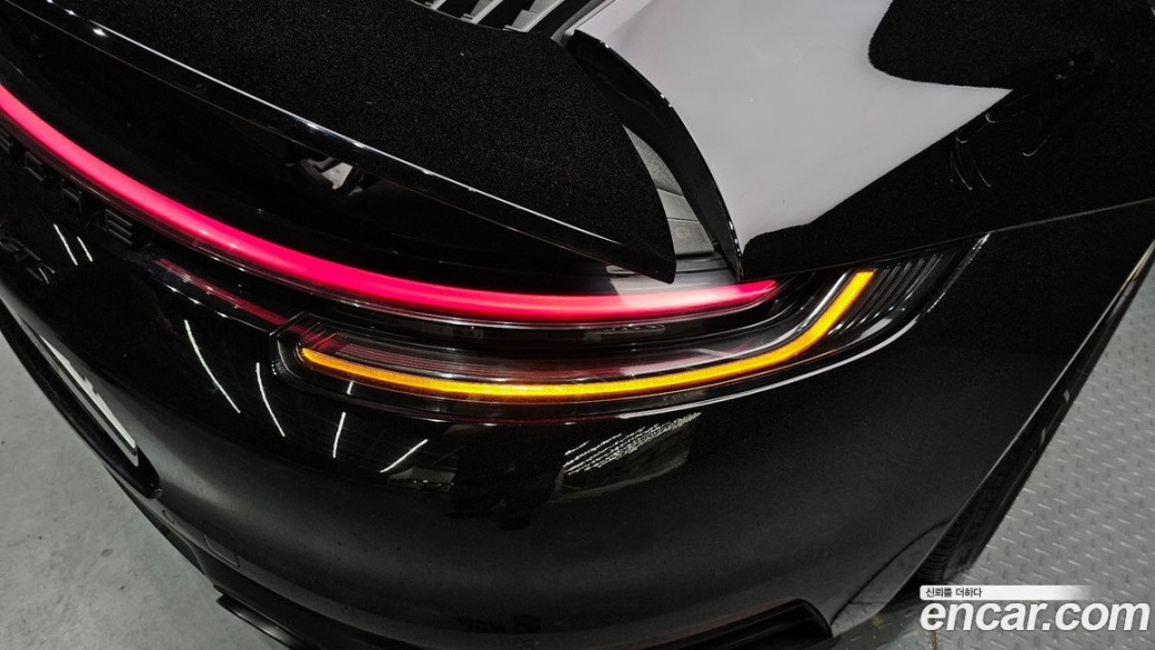 Porsche 911 Carrera 4 GTS, 2023