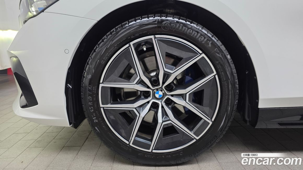 BMW 5-Series 520i M Sport, 2025