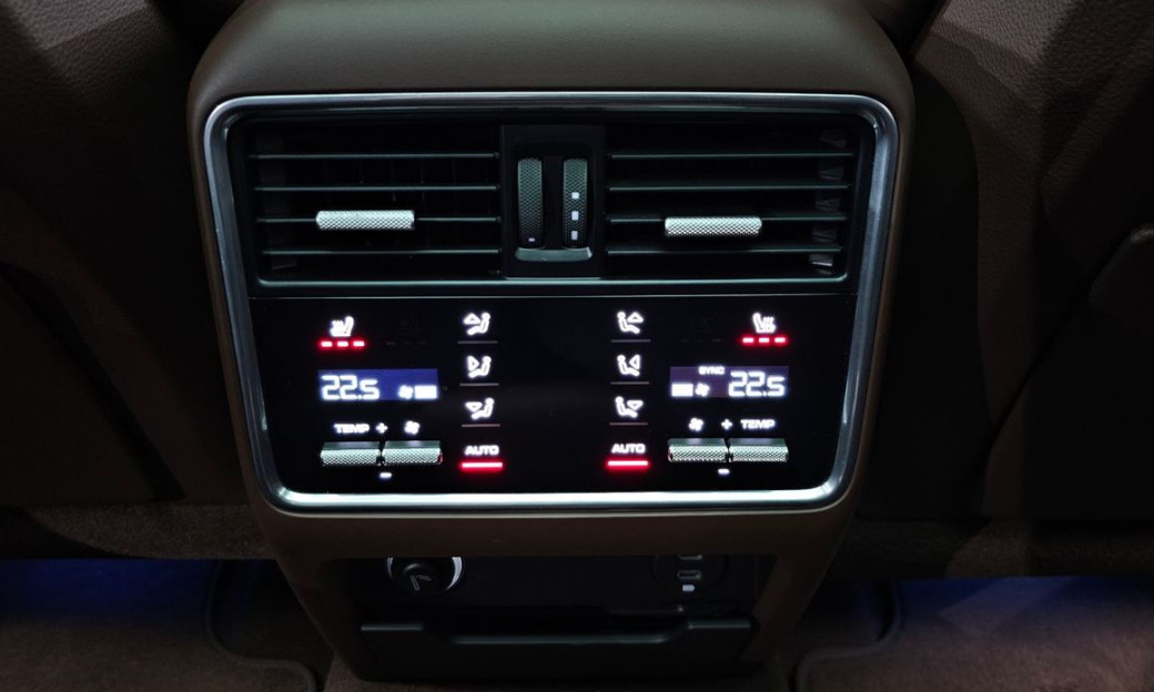 Porsche Cayenne 3.0 PLATINUM EDITION, 2022