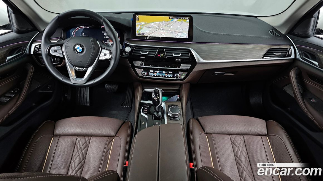 BMW 5-Series 530i Luxury, 2023