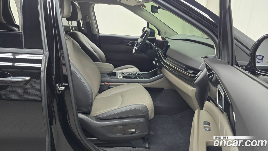 Kia Carnival 7-Seater Gravity, 2025
