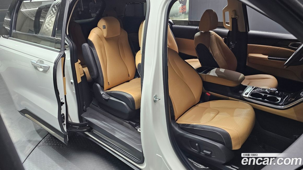 Kia Carnival 9-Seater Signature, 2023