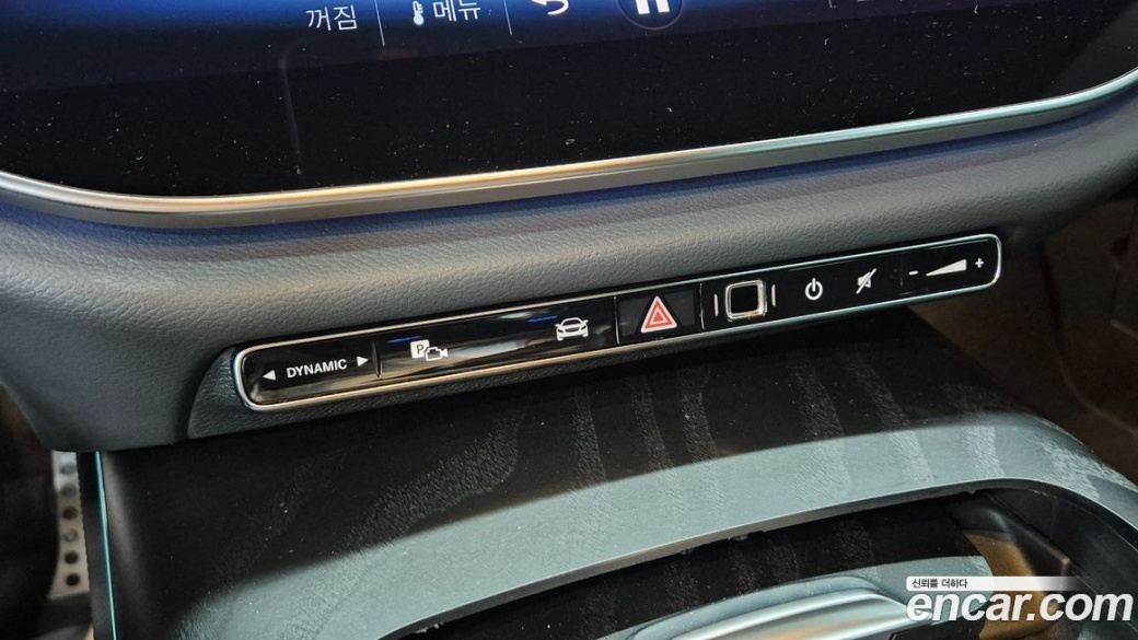 Mercedes-Benz E-Class E300 4MATIC AMG Line, 2025