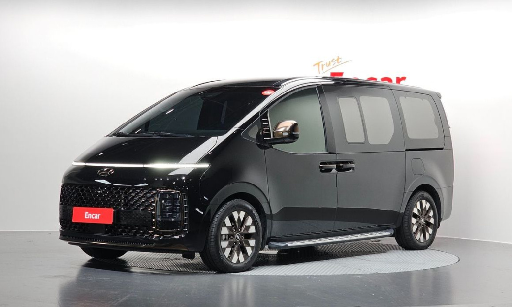 Hyundai Staria 4WD Lounge 7-Seater, 2024